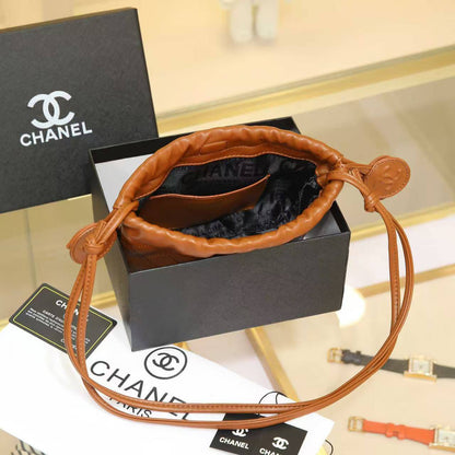 Chanel ᴘᴏᴜᴄʜ ʙᴀɢ
ǫᴜɪʟᴛᴇᴅ sᴏғᴛ ʟᴇᴀᴛʜᴇʀ
ᴅʀᴀᴡsᴛʀɪɴɢ ᴄʟᴏsᴜʀᴇ
ᴀᴅᴊᴜsᴛᴀʙʟᴇ ʙᴇʟᴛ sᴛʀᴀᴘ
ɢᴏʟᴅ ʜᴀʀᴅᴡᴀʀᴇ
sɪᴢᴇ: 22 cm
ᴡɪᴛʜ BOX
🎁🎁🎁

90 dhs✅

Zain31
♥️♥️♥️