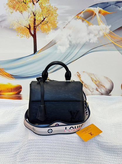 LV

Best quality 

with box

115 dhs🇦🇪🇦🇪

size 21CM

Zain290
♥️♥️♥️