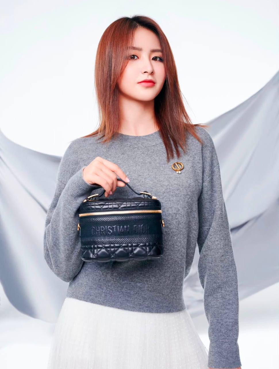 DIOR 
HIGH QUALITY 
WITH BOX 
150 dhs✅

Zain39
♥️♥️♥️