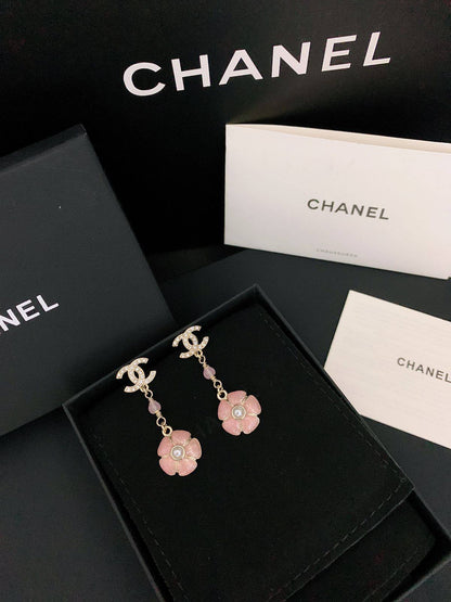 Chanel

60 dhs❣️
         _With_
          *Box* 📦✅
🎁🎁🎁

Zain89
♥️♥️♥️