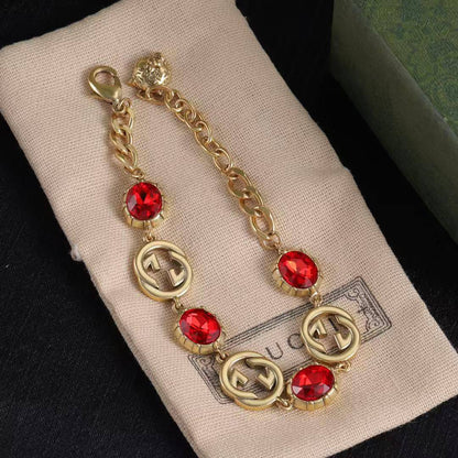 Gucci Set 
Necklace 🍁
Bracelet ❣️
Earring ✨
Master quality 💯
With normal boxes 🗃️ 
130 dhs💓
With master box 📦 
140 dhs💓

Zain216
♥️♥️♥️