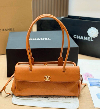CHANEL 
COPY ONE 
32cm , 
195 dhs✅

Zain295
♥️♥️♥️