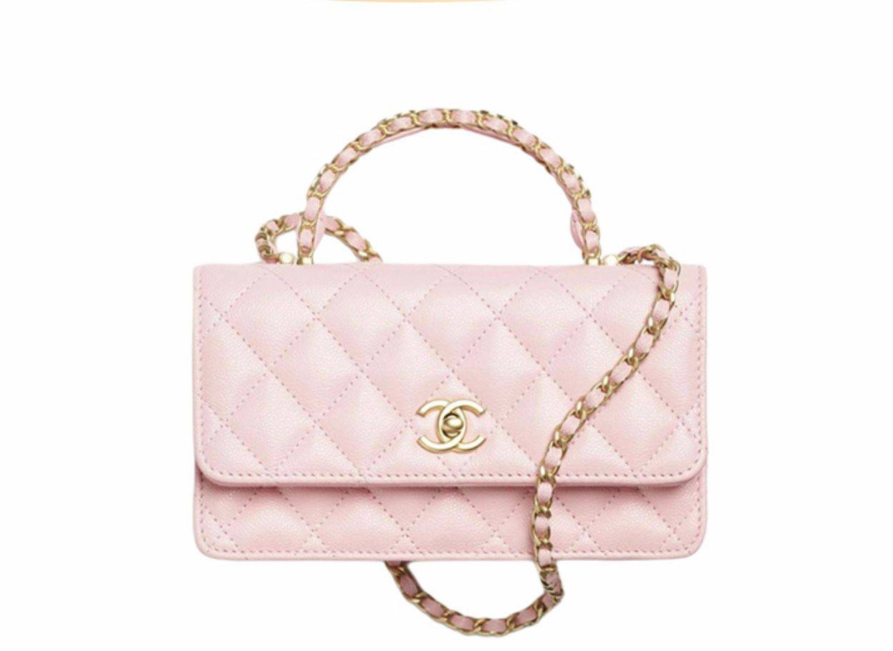 Chanel
100 dhs✅
SIZE：24cm
Good quality

Zain35
♥️♥️♥️
