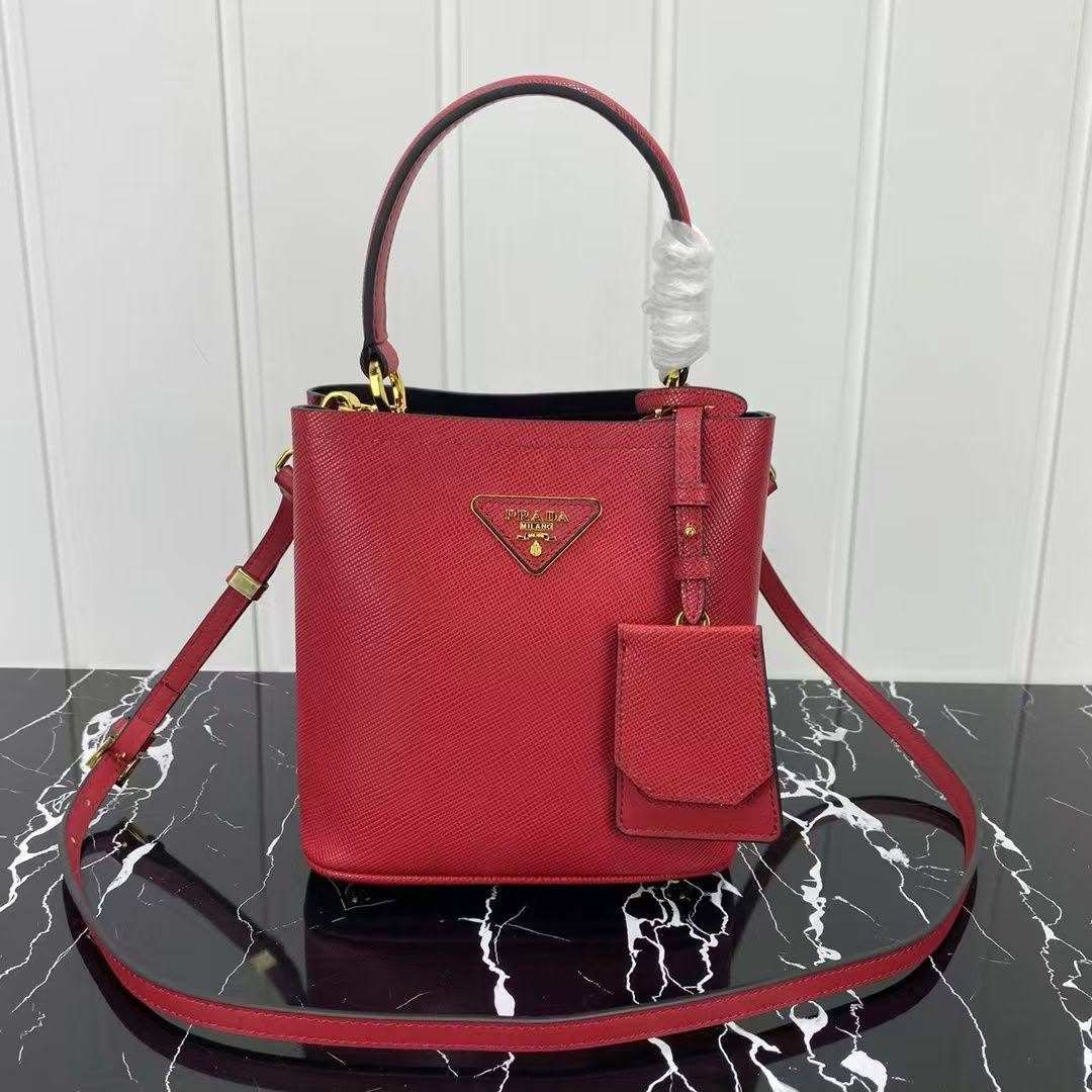 Prada

340 dhs🇦🇪🇦🇪🇦🇪


Zain153
♥️♥️♥️