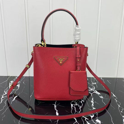 Prada

340 dhs🇦🇪🇦🇪🇦🇪


Zain153
♥️♥️♥️
