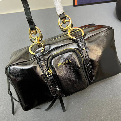 PRADA 
GOOD QUALITY 
100 dhs💛

Zain295