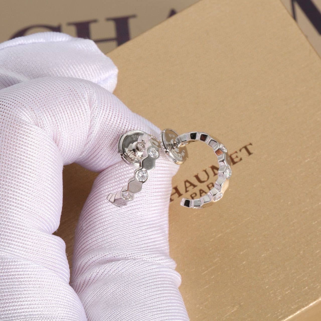 CHAUMET ❤️‍🔥*
Earring 🍁
Master quality 💯
With normal boxes 🗃️ 
50 dhs🇦🇪
With master box 📦 
125 dhs🇦🇪

Zain216
♥️♥️♥️