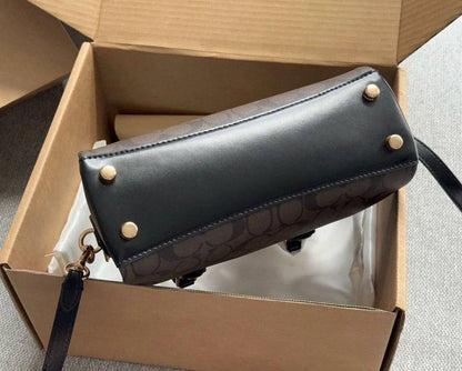 COACH 
 GOOD QUALITY  
100 dhs✅

Zain295
♥️♥️♥️