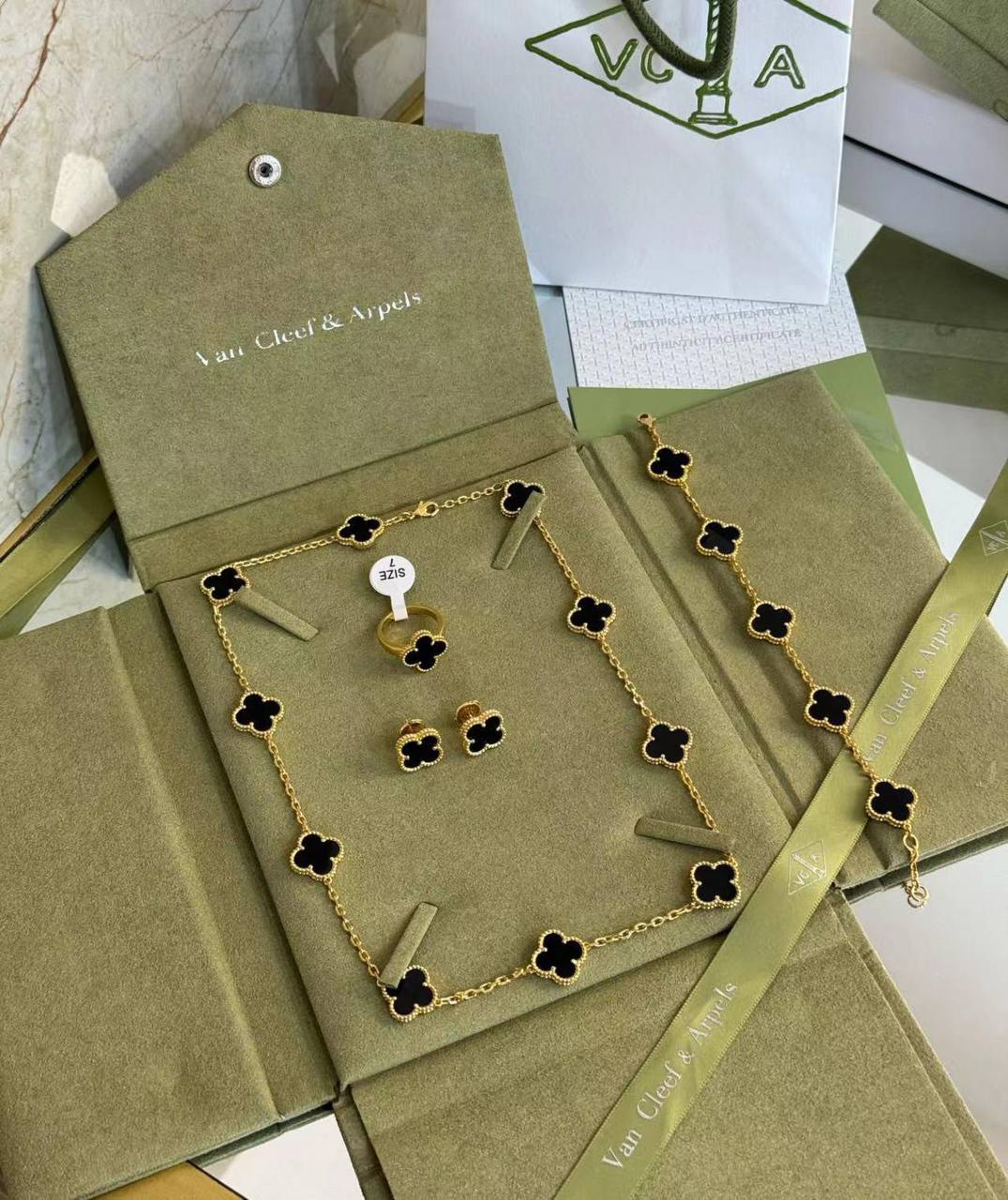 VCA Set
NECKLACE
BRACELET
EARRING
RING
WITH GOOD BOX AND PAPER BAG 🎁🛍️250 DHS🇦🇪🇦🇪

WITH SAME BOX AND PAPER BAG 🎁🛍️330 DHS🇦🇪🇦🇪

Zain89
♥️♥️♥️