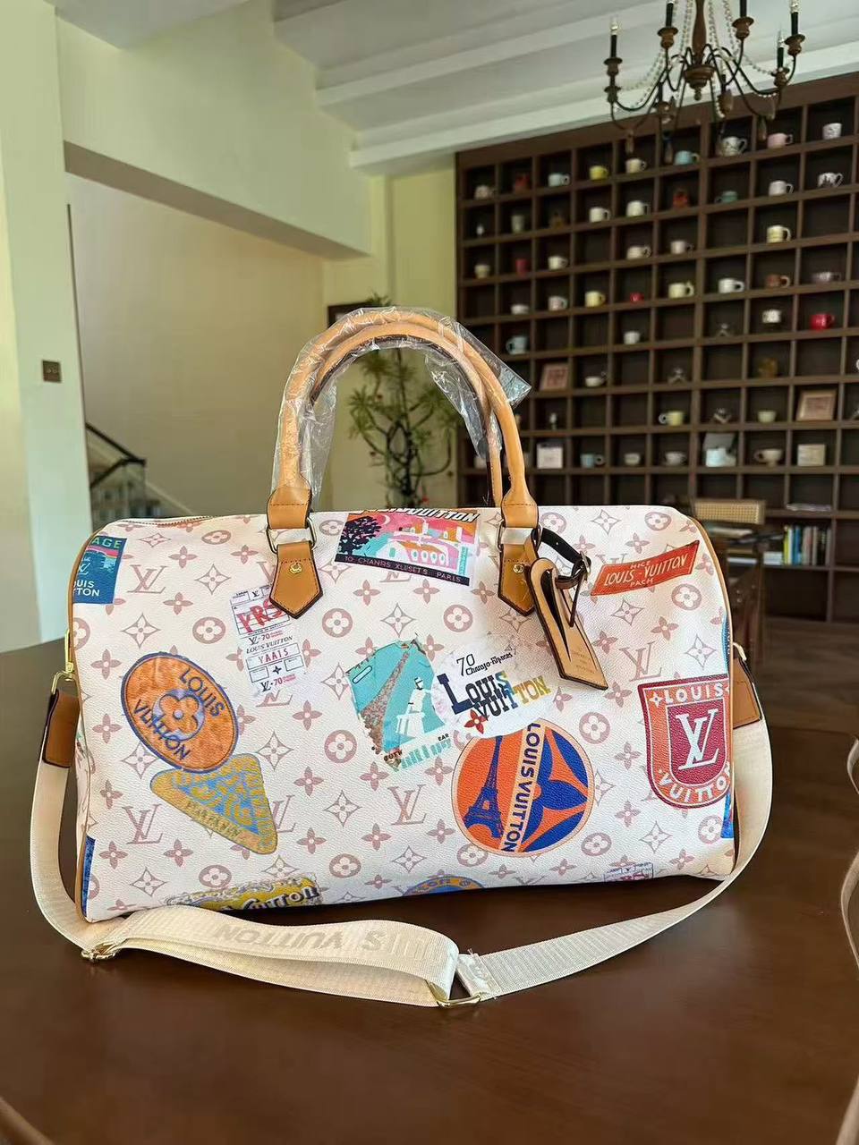 LV    travel bag
Size  45×29×18cm
High quality
115 dhs💛

Zain04
♥️♥️♥️
