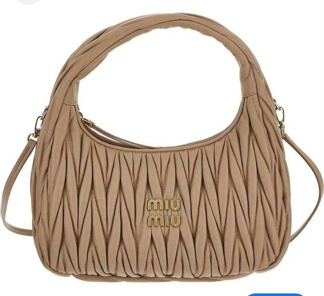 Miu Miu
100 dhs✅
With box
Size25cm

Zain219
♥️♥️♥️