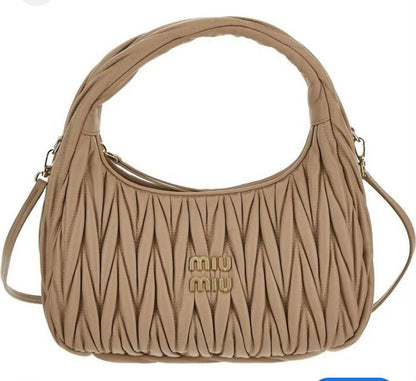 Miu Miu
100 dhs✅
With box
Size25cm

Zain219
♥️♥️♥️