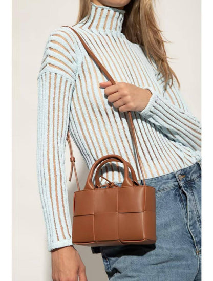 BOTTEGA 
GOOD QUALITY  

WITH BOX
🎁🎁🎁

110 dhs✅

Zain39
♥️♥️♥️