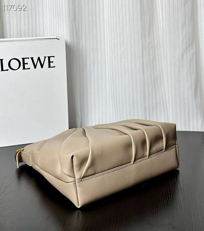LOEWE
Master
340 dhs🪙🌨️

Zain228
♥️♥️♥️