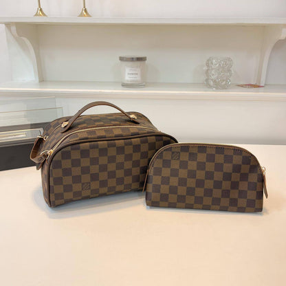 LV
95 dhs🪙🌨️
size    27×16×13cm   

withbox
🎁🎁🎁

Zain04
♥️♥️♥️