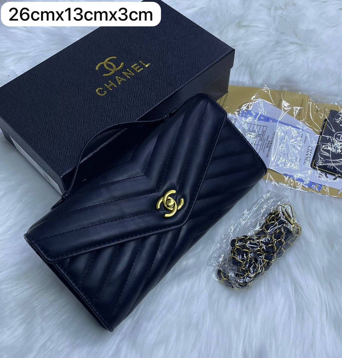 Chanel 

26cmx13cmx3cm

90 dhs 
With box


Zain72
♥️♥️♥️