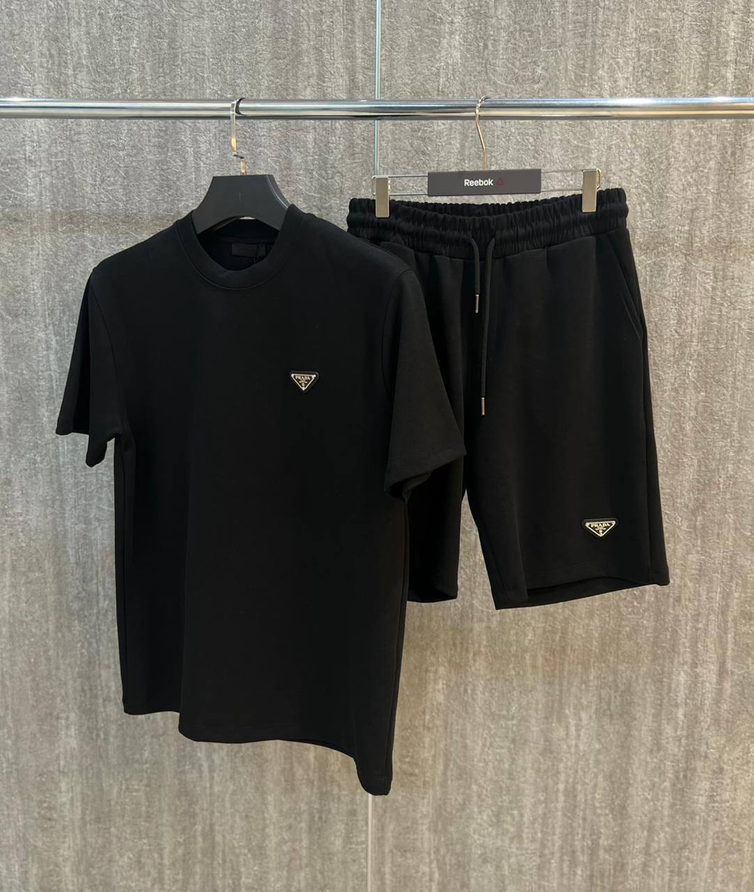 NEW PRADA 
*♕ 𝐒𝐔𝐏𝐄𝐑 𝐌𝐀𝐒𝐓𝐄𝐑 ♕*
SIZE: S,M,L,XL,XXL
410 dhs✅

Zain227
♥️♥️♥️