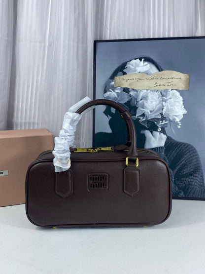 Miu Miu
Master
28cm💕 
290 dhs🌺
with Box 🗃️

Zain228
♥️♥️♥️
