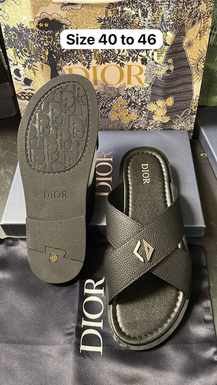 Dior

size 40 to 46

100 dhs🪙🌨️

Zain146
♥️♥️♥️