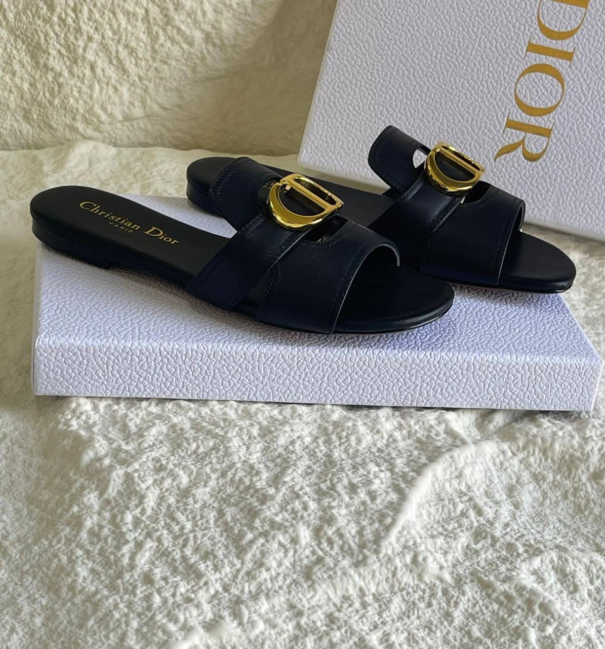 DIOR 
SuperMaster Quality 💯
450 dhs💓
Size: 36-41💥

Zain171
♥️♥️♥️