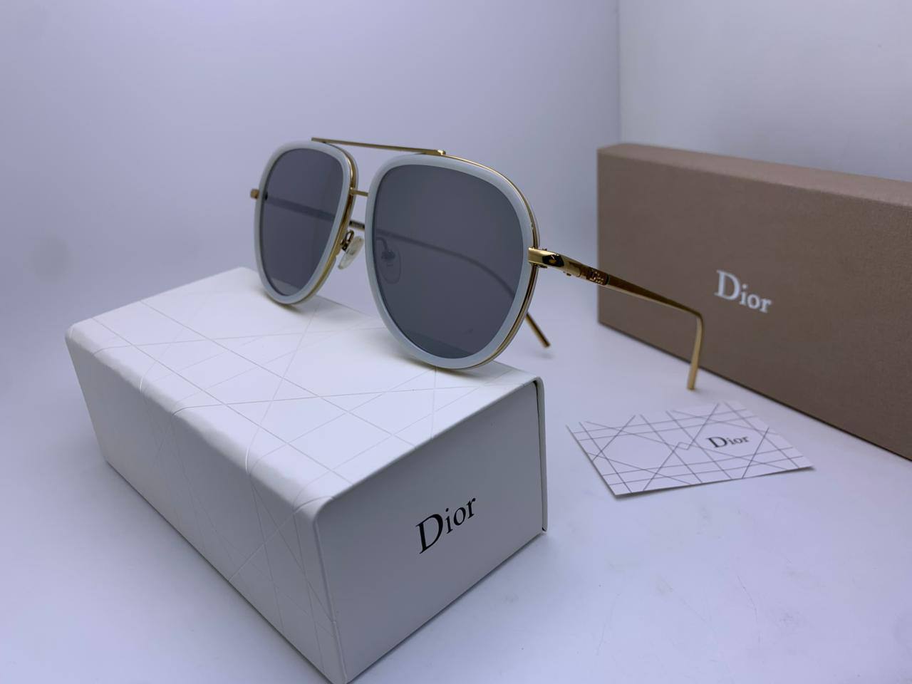 Ladies sunglasses 
70 dhs✅

Zain126
♥️♥️♥️
