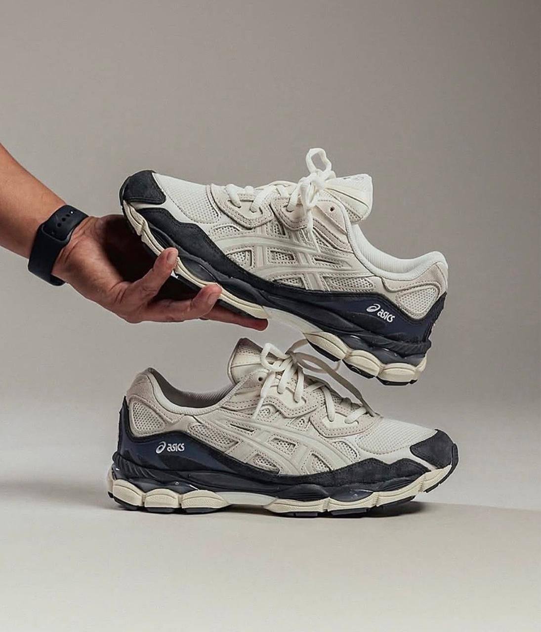 ASICS Gel-NYC White Smoke Grey ，Size 36-45 ，
240 dhs❣️

Zain18
♥️♥️♥️