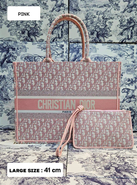 CHRISTIAN DIOR
ʙᴏᴏᴋᴛᴏᴛᴇ ᴛᴏᴛᴇʙᴀɢ
ᴡɪᴛʜ ᴢɪᴘᴘᴇʀ ᴘᴏᴜᴄʜ
ᴄᴀɴᴠᴀs ᴇᴍʙʀᴏɪᴅᴇᴅ 
sɪᴢᴇ : 41 cm

110 dhs🪙💚

Zain31
♥️♥️♥️
