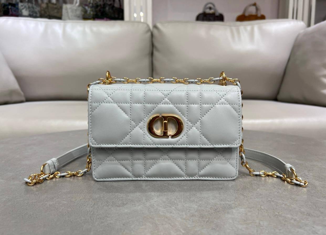 Dior ✨💕✨
New collection ✨✨✨
SuperMaster Quality 🔥🔥
Available Now ❤️❤️❤️
For Price 👇 WTSP Text Zain 0568585901

Zain252
♥️♥️♥️