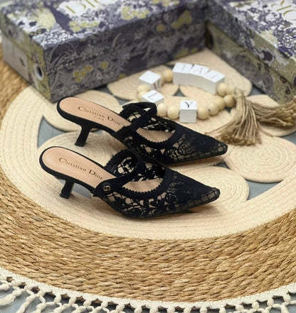 Dior 
🧨. Size 36 to 41 
150 dhs🇦🇪🇦🇪

Zain80
♥️♥️♥️