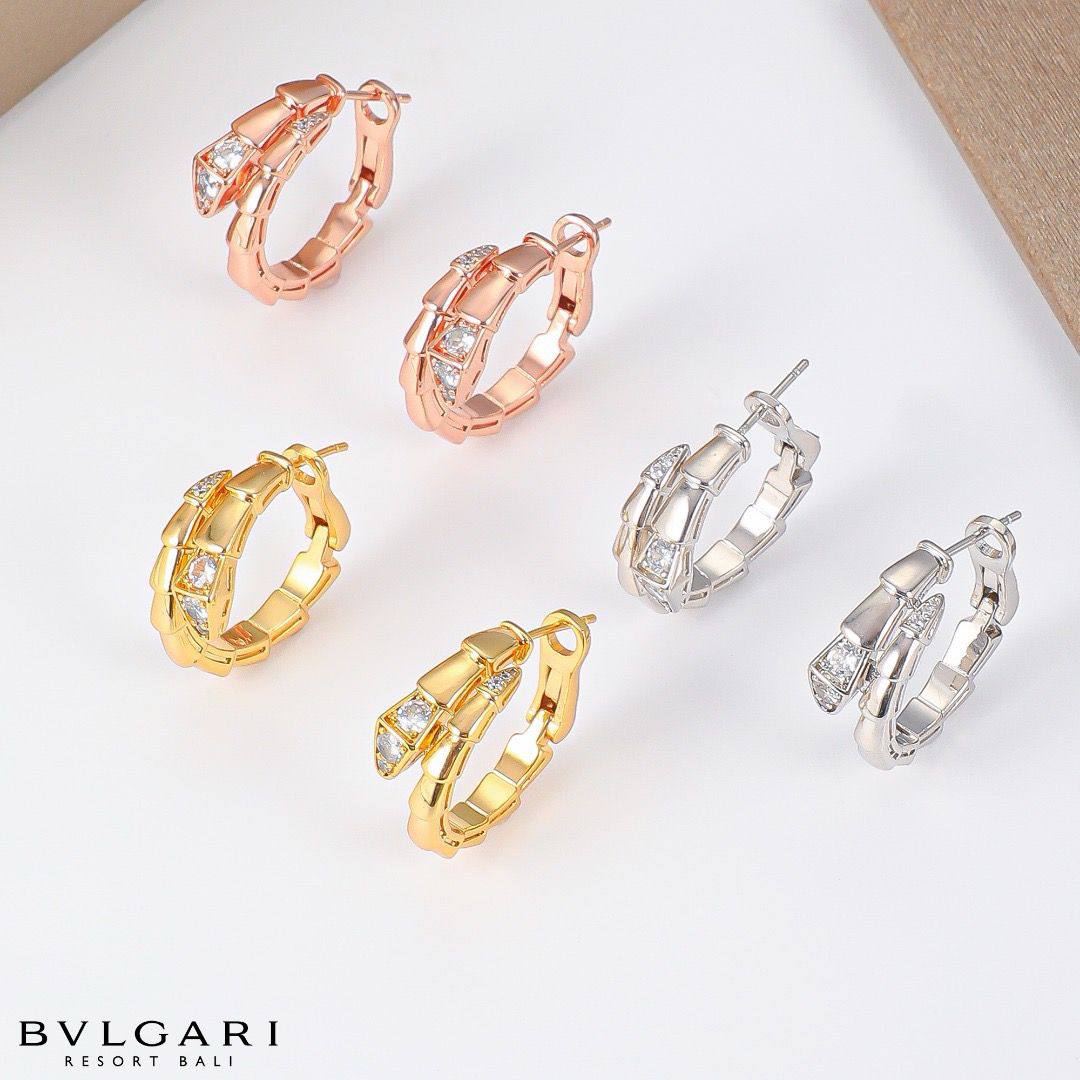 BVLGARI SET
Necklace ✨
Earring 🐦‍🔥
Bangle 💥
Ring 💍 available size 👇
6,7,8,9
Master quality 💯
With normal boxes 🗃️ 
320 dhs🇦🇪🇦🇪

With master box 📦 
350 dhs🇦🇪🇦🇪

Zain216
♥️♥️♥️