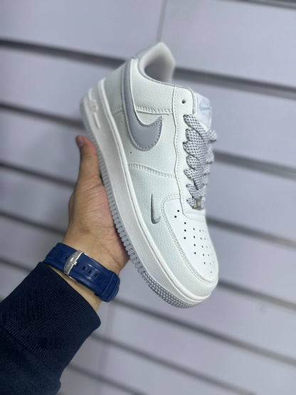 Nike
Size 40 to 45 
95 dhs

Zain27
♥️♥️♥️