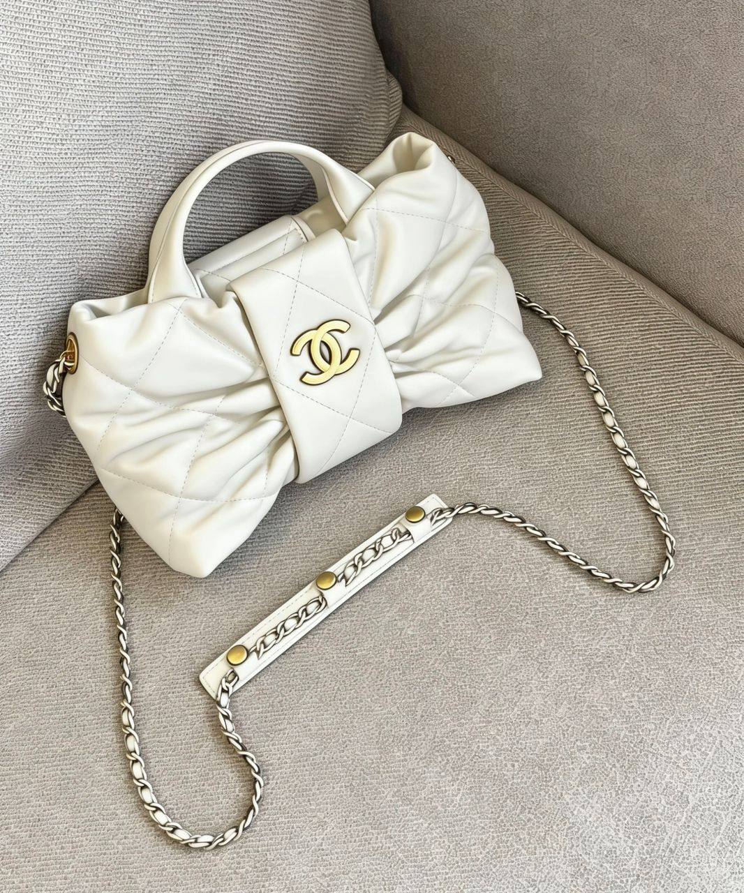 Chanel
100 dhs💓
SIZE：26cm

Zain35
♥️♥️♥️