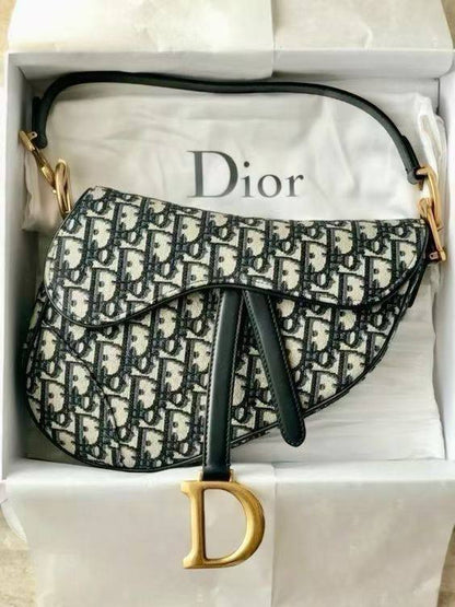Dior

110 dhs✅

With box
🎁🎁🎁

Zain219
♥️♥️♥️