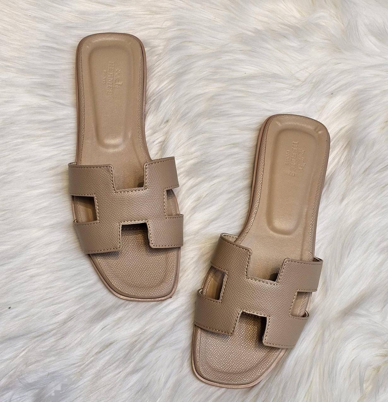 HERMES 
☘️ *SIZE  36  to 41 ☘️                                                                                                       
180 dhs✅

Zain224
♥️♥️♥️