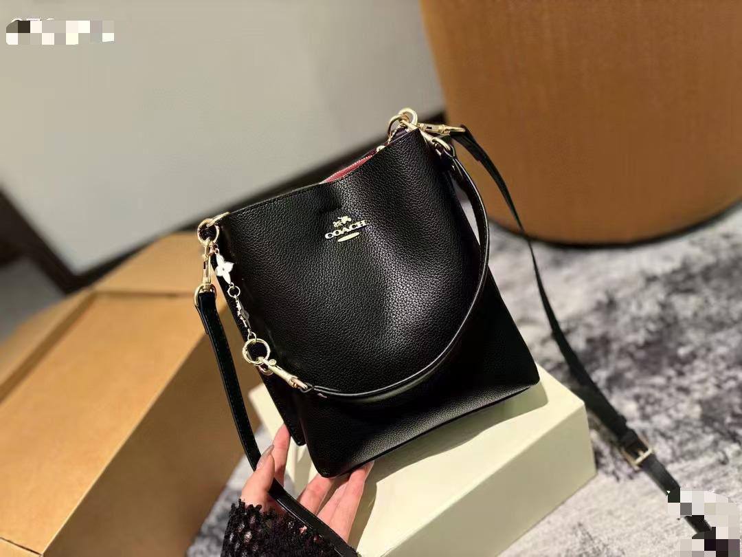 💗 Coach Tabby
1️⃣ First quality +🎁
Size : 21 * 16 cm
90 dhs✅
with box 🎁

Zain115
♥️♥️♥️
