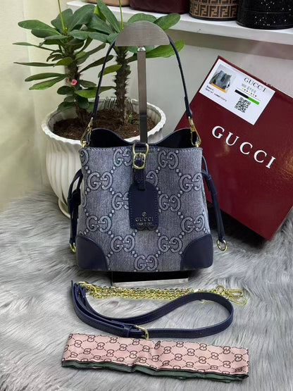 LV GUCCI 
SIZE  ……… 20CM 
115 dhs✅
with BOX 

Zain244
♥️♥️♥️
