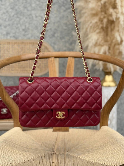 CHANEL
25cm
370 dhs✅
Top quality 
With box🎁

Zain167
♥️♥️♥️