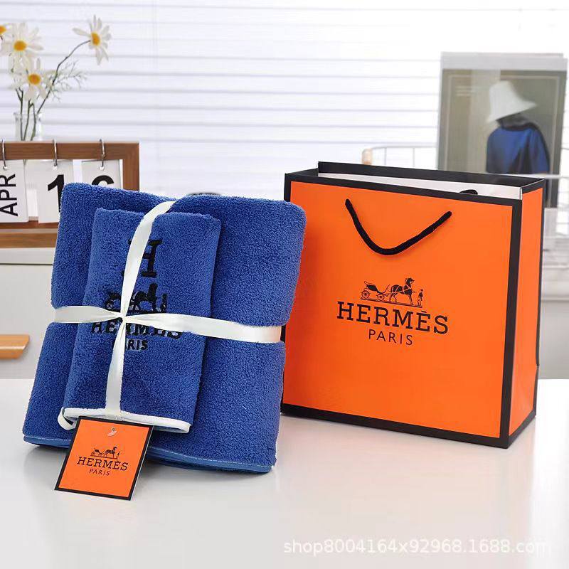 Brand 
Towels  
Good quality 
2 set
With paper 💼 
45 dhs✅

Zain99
♥️♥️♥️