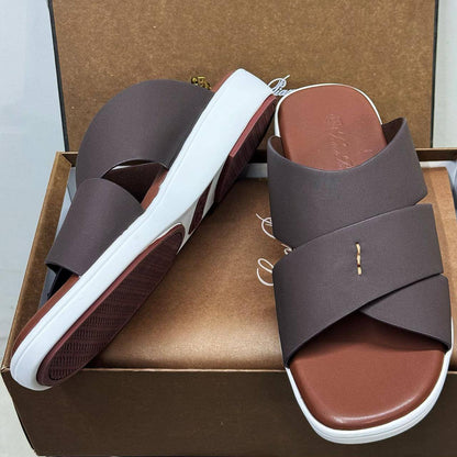 Mens Loropiana slipper
Size:40 to 46
130 dhs🪙💚

Zain241
♥️♥️♥️