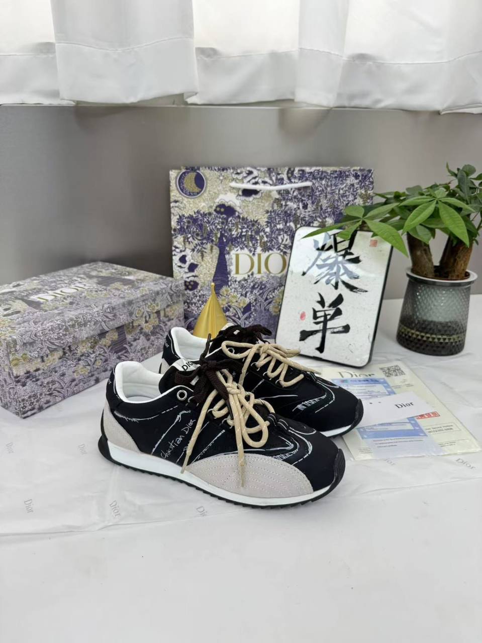 DIOR SHOES 
GOOD QUALITY 
140 dhs🪙🌺
Size 36 TO 41

Zain40
♥️♥️♥️