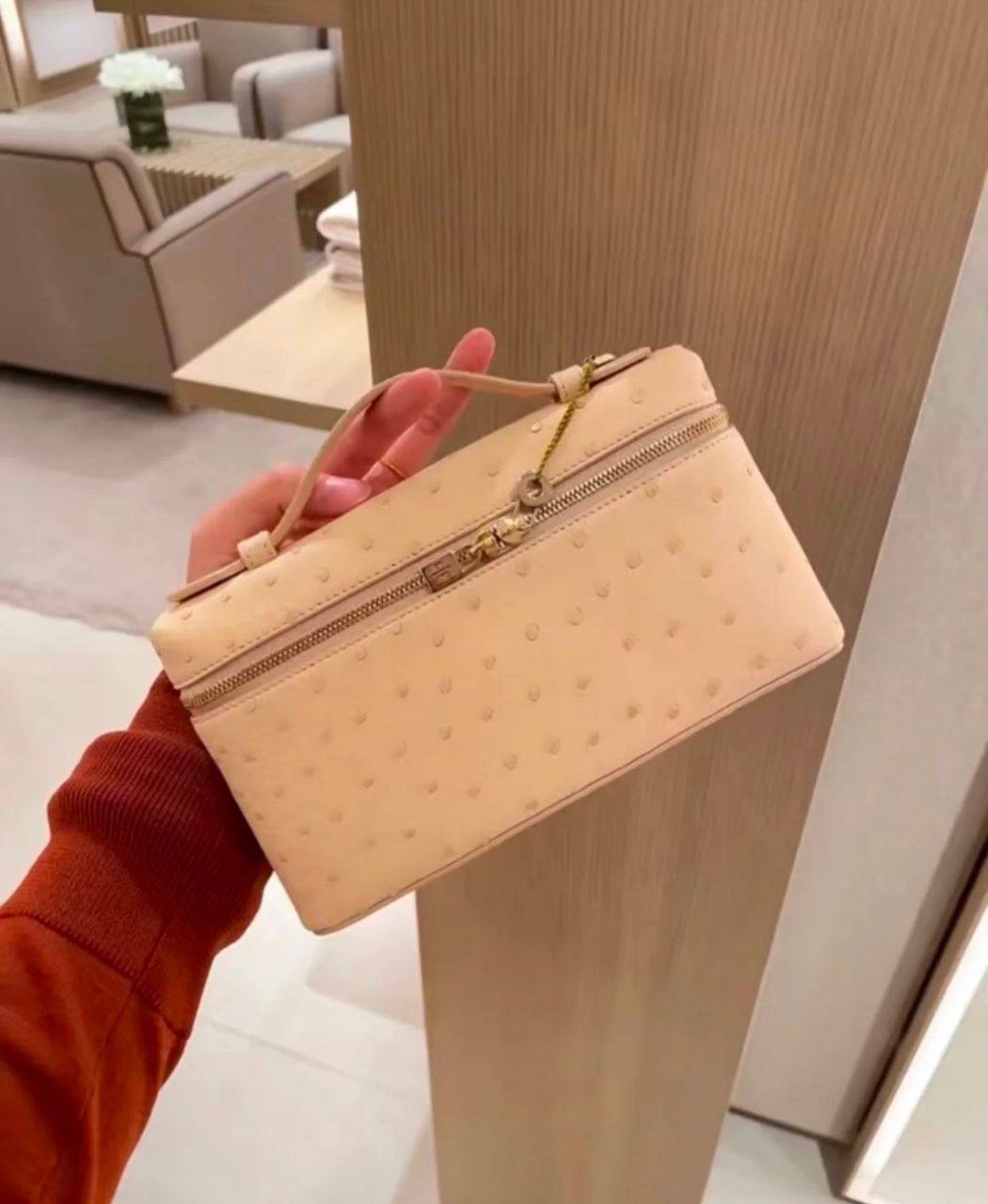 Loro piana

95 dhs🇦🇪🇦🇪

size：19cm

GOOD-quality 
with box

Zain35
♥️♥️♥️