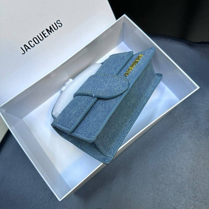 JACQUEMUS 

HIGH QUALITY SMALL SIZE NEW CAME 

WITH BOX 
🎁🎁🎁

100 dhs❣️
Size:16 cm

Zain39
♥️♥️♥️