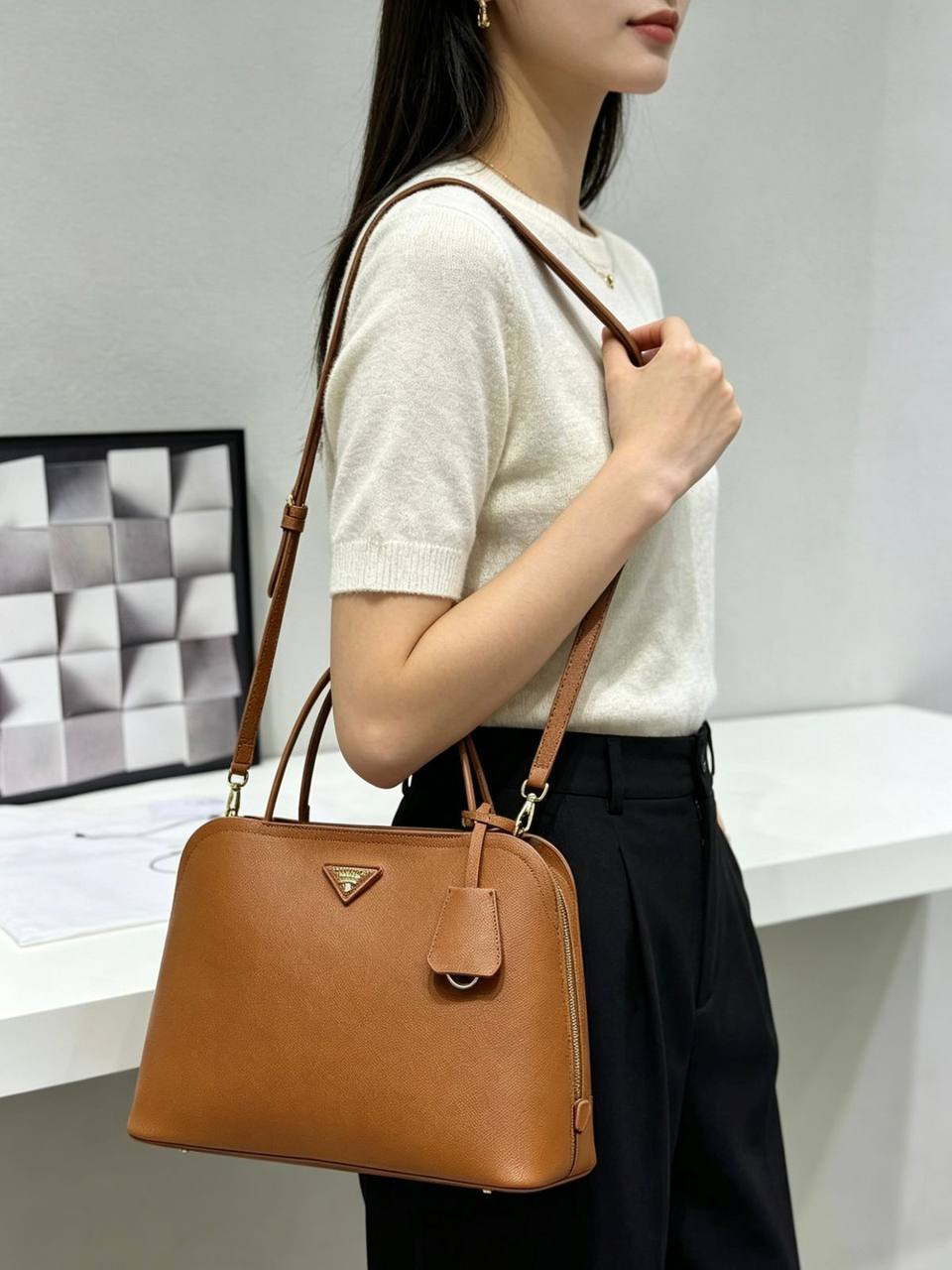 PRADA 
HIGH QUALITY 
120 dhs✅

Zain295
♥️♥️♥️