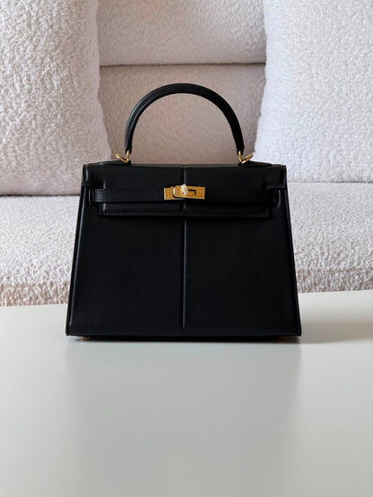 Hermes kelly 25cm💕master quality😍with box❤️offer😍
320 dhs💛

Zain52
♥️♥️♥️