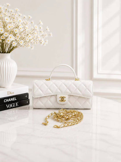 CHANEL
best quality with box
100 dhs🇦🇪🇦🇪

size25CM

Zain290
♥️♥️♥️