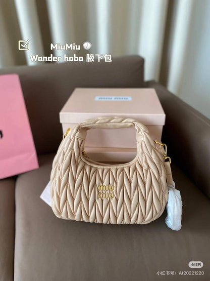 Miu Miu
90 dhs✅

with box。
🎁🎁🎁

22cm

Zain26
♥️♥️♥️
