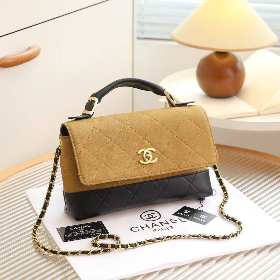 Chanel

with box
🎁🎁🎁

size... 20*13 cm
105 dhs🌺

Zain12
♥️♥️♥️