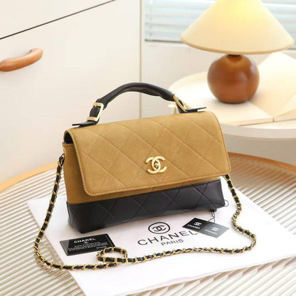 Chanel

with box
🎁🎁🎁

size... 20*13 cm
105 dhs🌺

Zain12
♥️♥️♥️