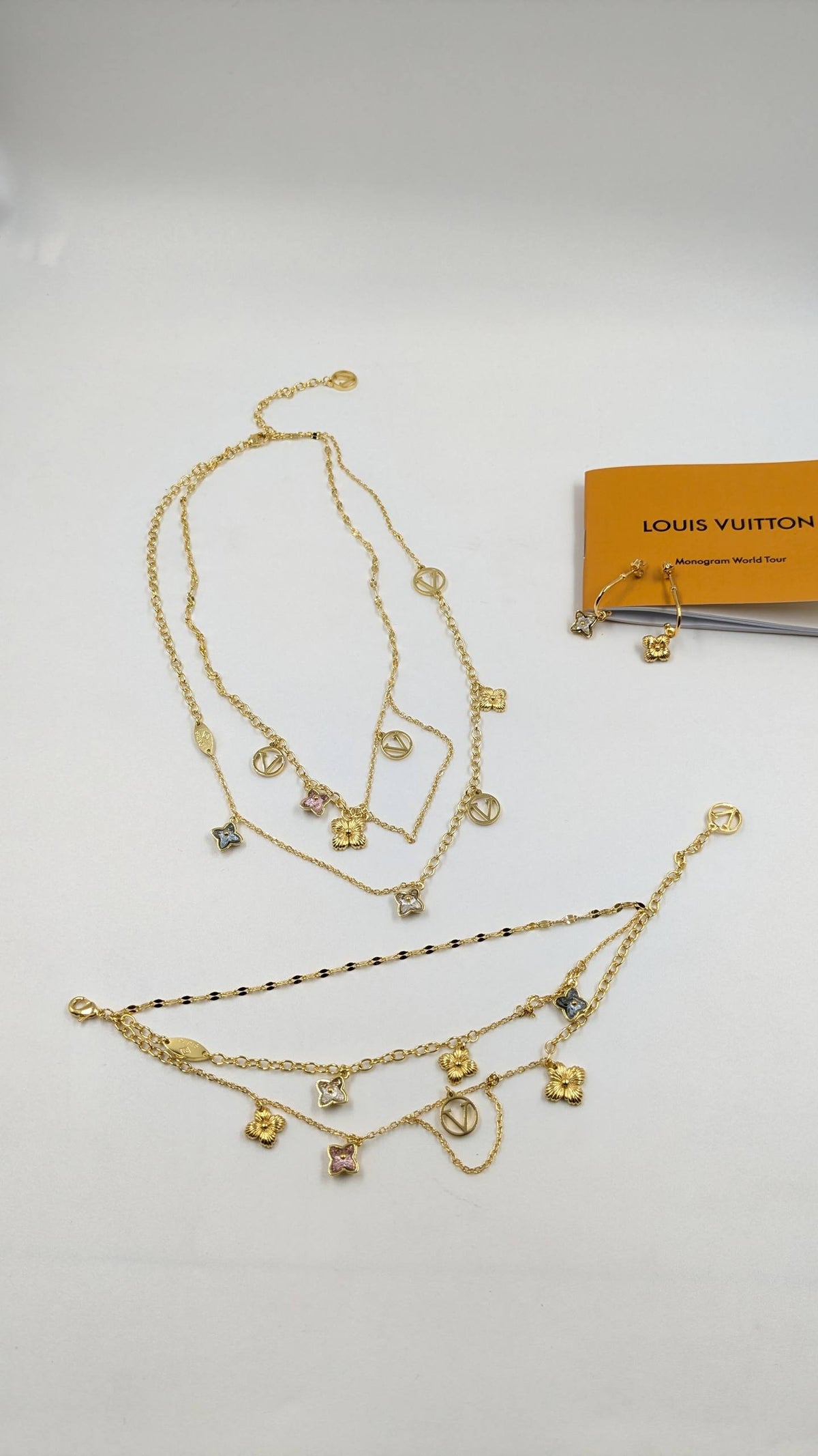 Louis Vuitton
Master Quality
Necklace, Earring  & Braclat


220 dhs🇦🇪 with Normal Box 🎁
230 dhs🇦🇪 with Good Box 🎁

Zain210
♥️♥️♥️