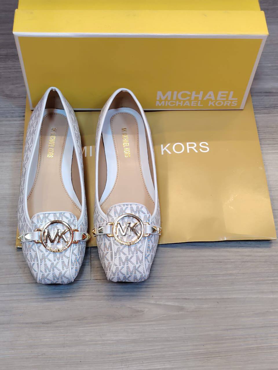 MK
Size 36 To 41
90 dhs✅

Zain16
♥️♥️♥️